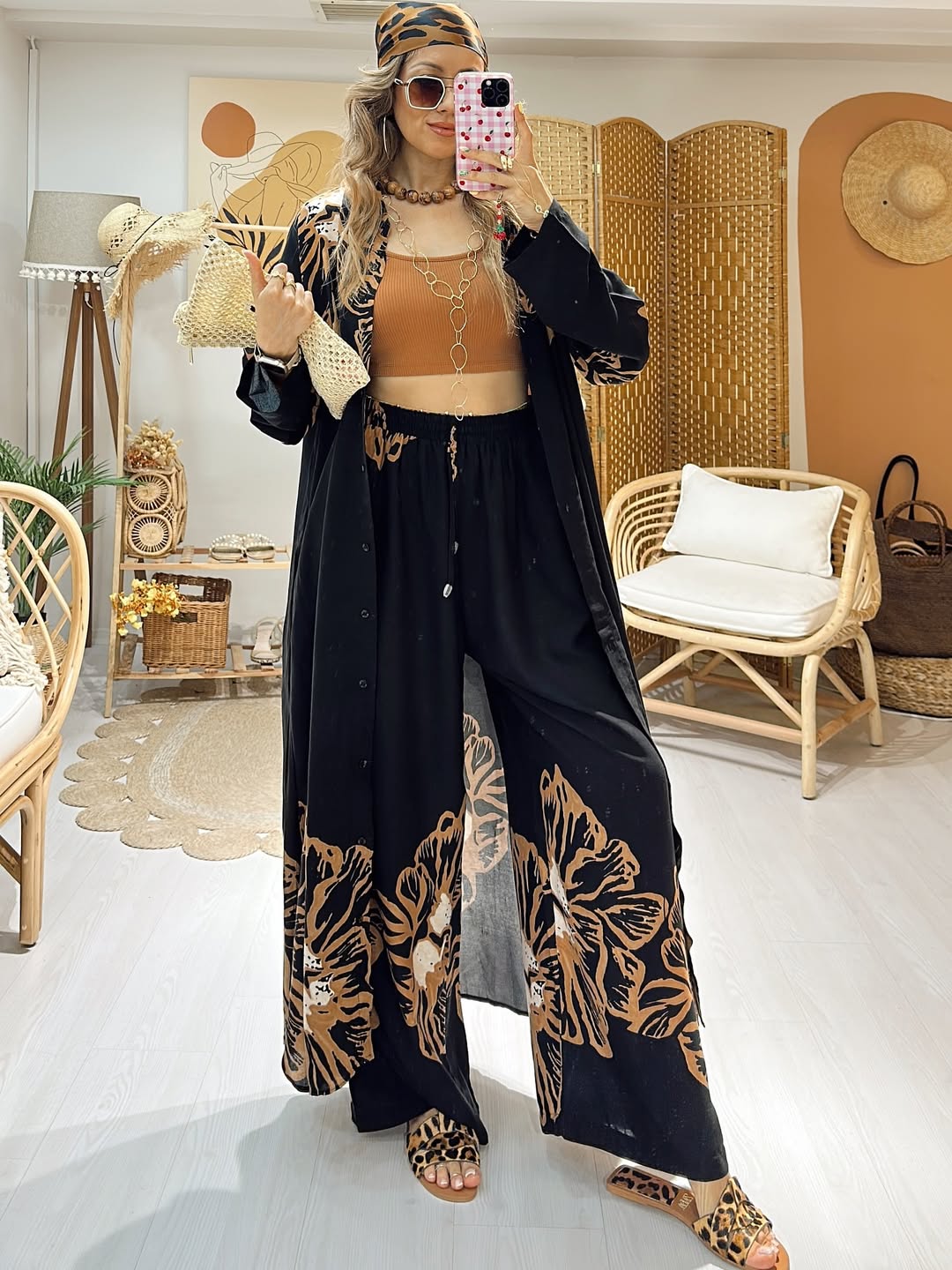 Ensemble Noir avec motifs Marrons