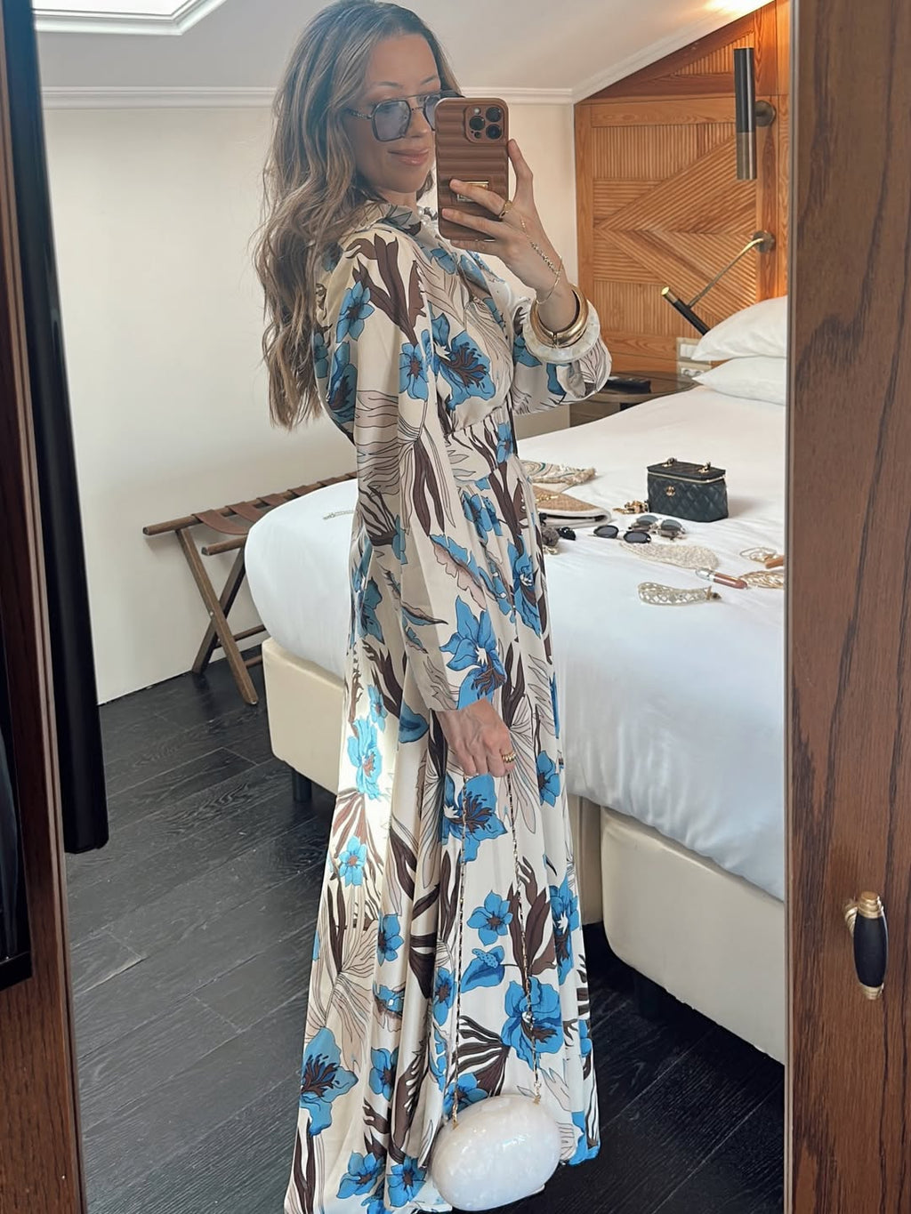 Robe à fleurs bleus avec ceinture