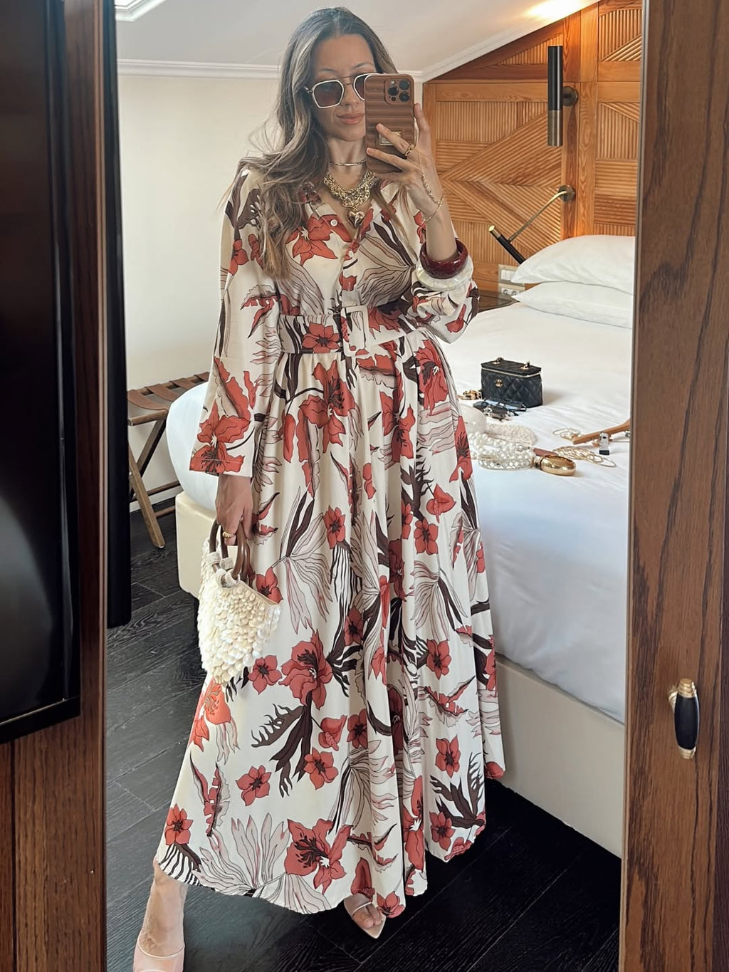 Robe à fleurs rouges avec ceinture