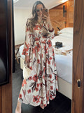 Robe à fleurs rouges avec ceinture