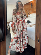 Robe à fleurs rouges avec ceinture
