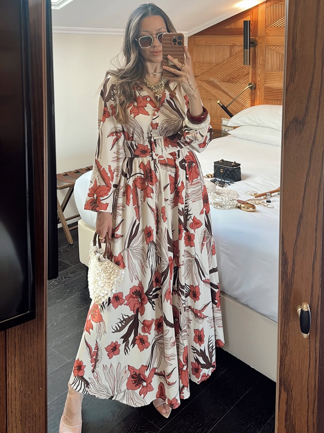 Robe à fleurs rouges avec ceinture