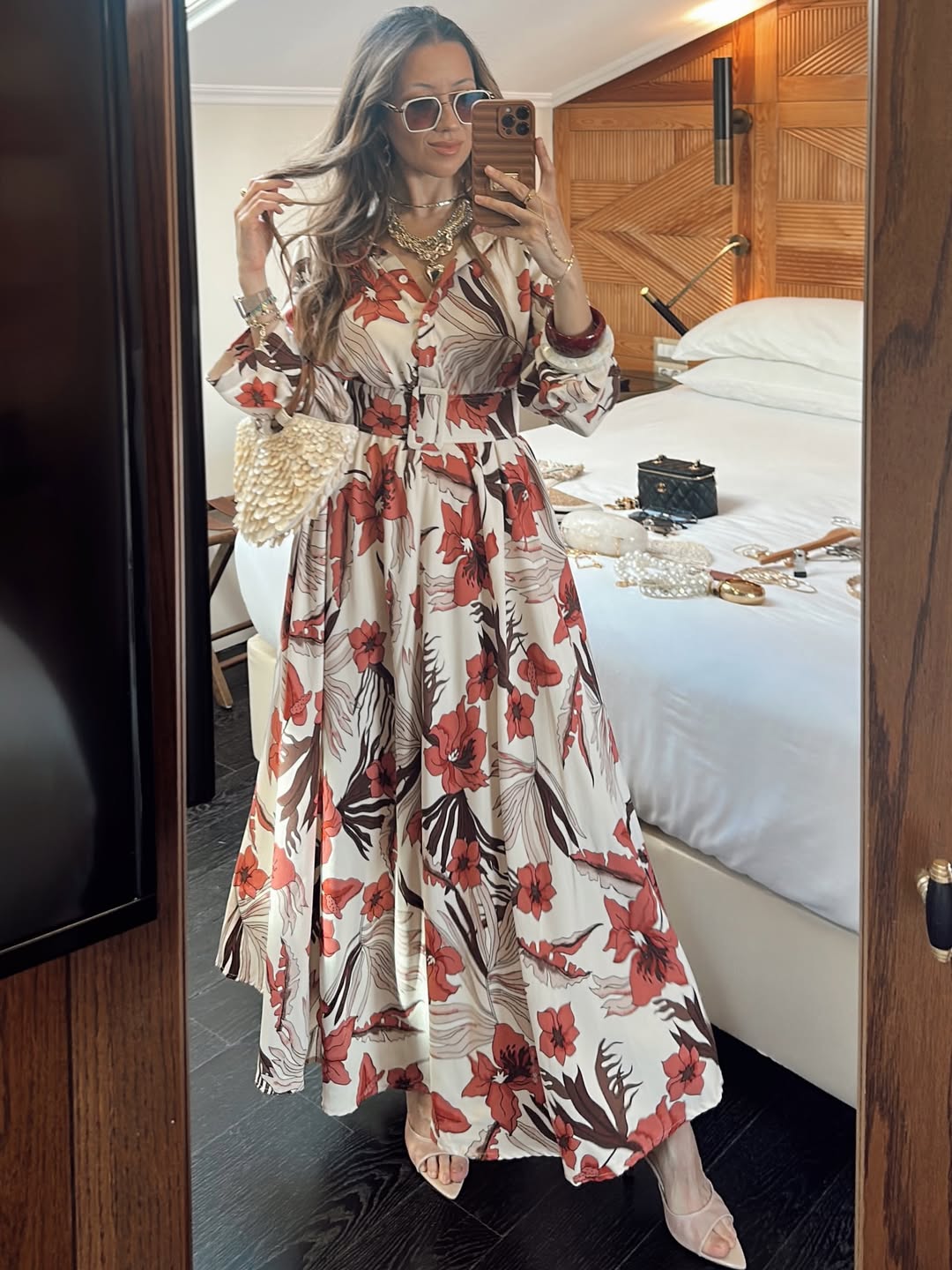 Robe à fleurs rouges avec ceinture