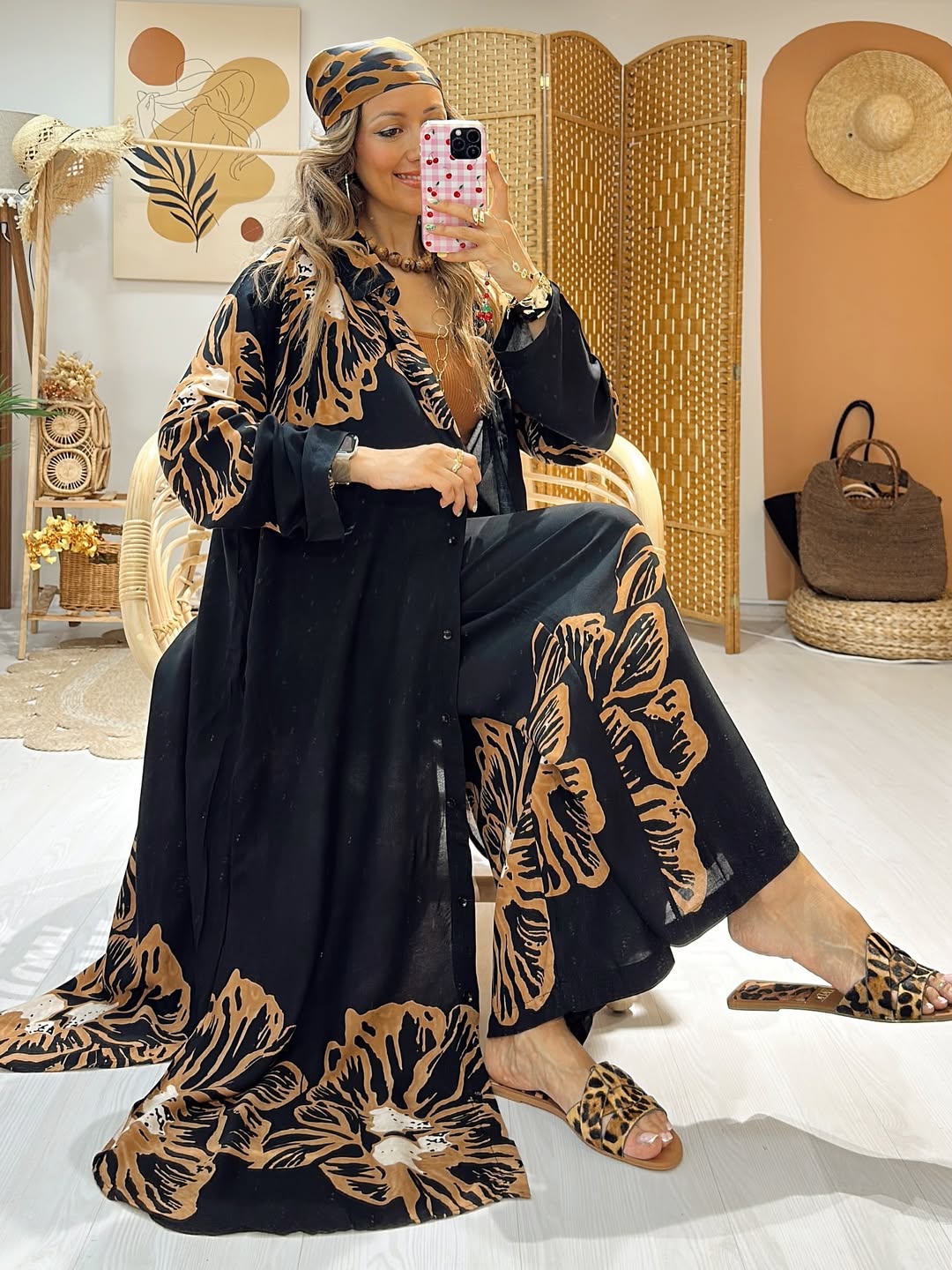 Ensemble Noir avec motifs Marrons