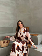 Robe à motifs marrons et oranges